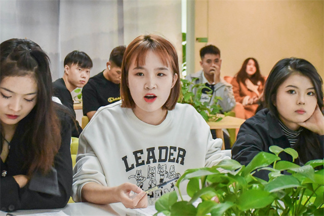 学长计划第1015期:儒战群雄 一张嘴辩论天下三寸舌——“白马非马 唇枪舌战”艺术传媒学院第十届“传媒杯”辩论赛复赛新闻稿