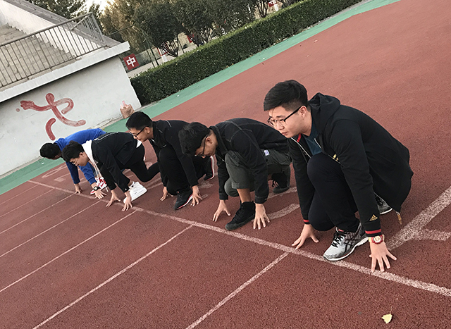 【完满班级】运动 彰显青春风采——艺术传媒学院视觉1503班举办“和毕业赛跑”趣味跑步赛完满班级活动