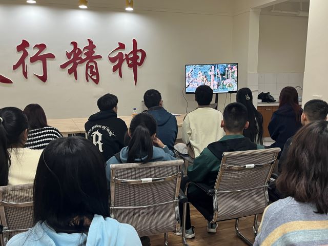 缅怀革命先烈 弘扬民族精神——大数据学院、信息工程学院“星火”党员专项志愿服务队