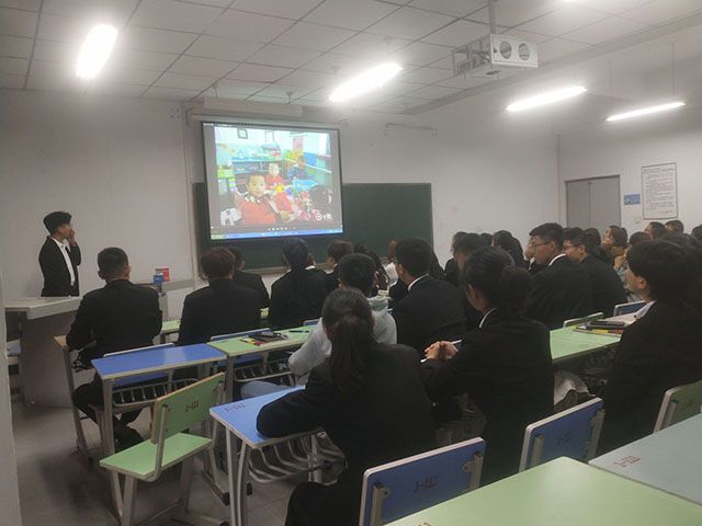 【完满班级】青春理想 实践人生 ——艺术传媒学院视觉1902班“致青春 谈谈未来的你”短视频分享会