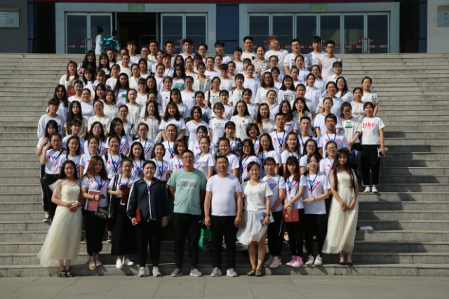 忆往昔峥嵘岁月 还看今朝——外国语言文学系举办第五届学生会总结大会