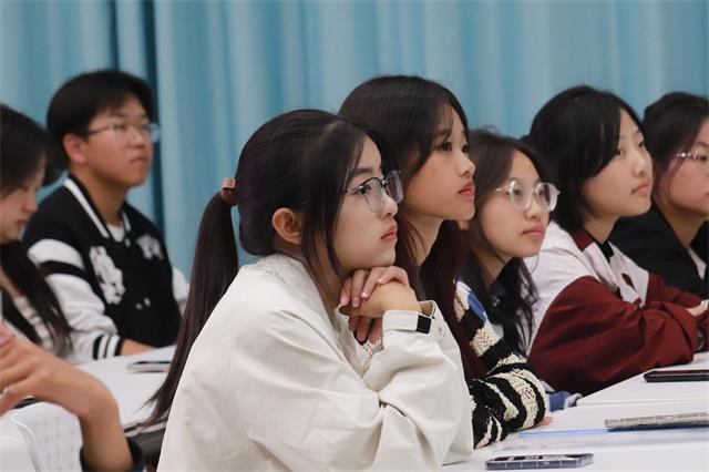 学长计划第1096期:经生有约·“椿去秋来 开启大学之旅”——经济与管理学院学长计划第177期