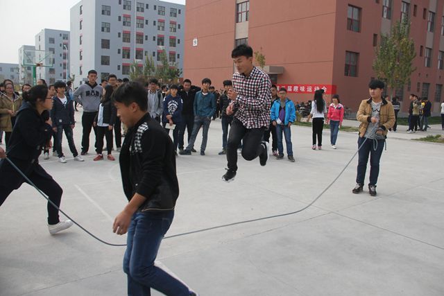 远景学院第三届趣味运动会顺利举办