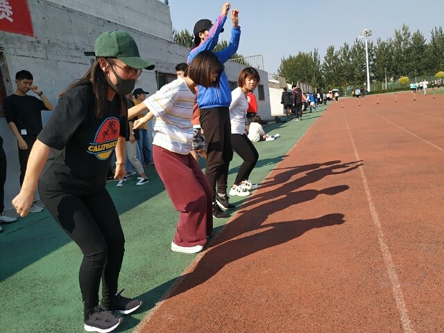 【完满班级】清爽秋日 “跃”动起来——远景1602完满班级活动