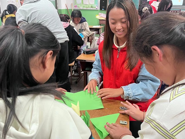 悠悠文墨贯古今 赓续文脉赠流年——远景学院第三期“双语讲国学”活动圆满落幕