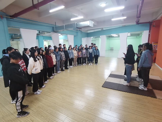 【完满班级】爱行动 益起来——淬炼商学院营销2001班完满班级活动