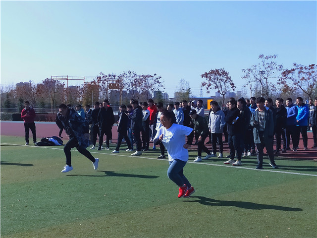 齐心协力 共创佳绩——智能工程学院第九届荣耀杯20人×80米班级挑战赛
