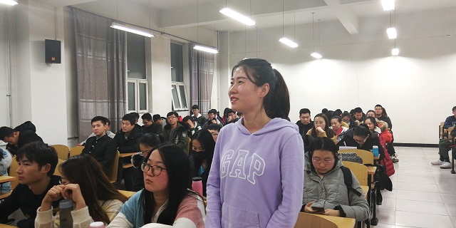 【辅导员说完满】你闲时读的书 是别人偷不走的财富——记远景学院2016级辅导员说完满