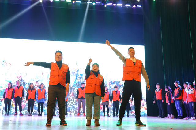 第100期乌马河周末文化广场“汇彩色之力 幸不负青春”主题晚会圆满落幕