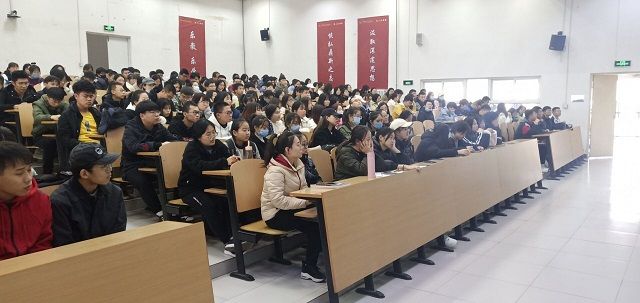 【辅导员说完满】逐梦青春 绽放光彩——食品与环境学院2018级主题年级会