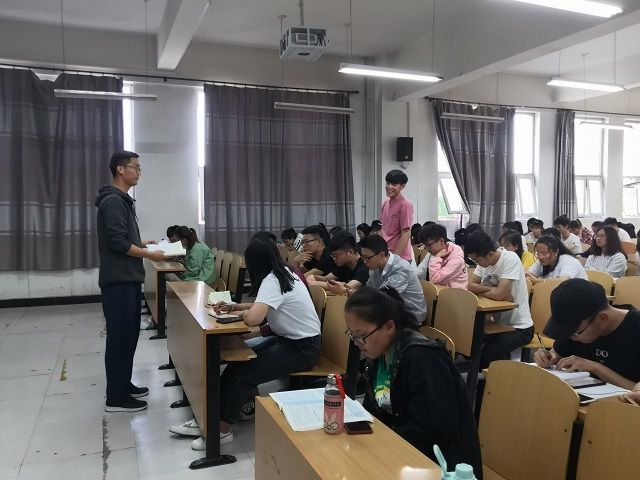 【辅导员说完满】以热情毅力之姿 将创业进行到底——食品与环境学院2016级辅导员说完满活动