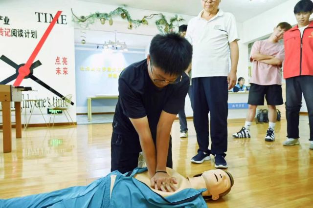 学习急救知识 筑牢生命围墙——智能工程学院“博爱救援”计划系列活动第三十三期