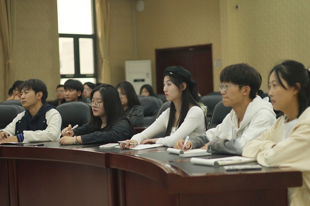 倾听“新”声 护航成长——大数据学院、信息工程学院2023级新生座谈会