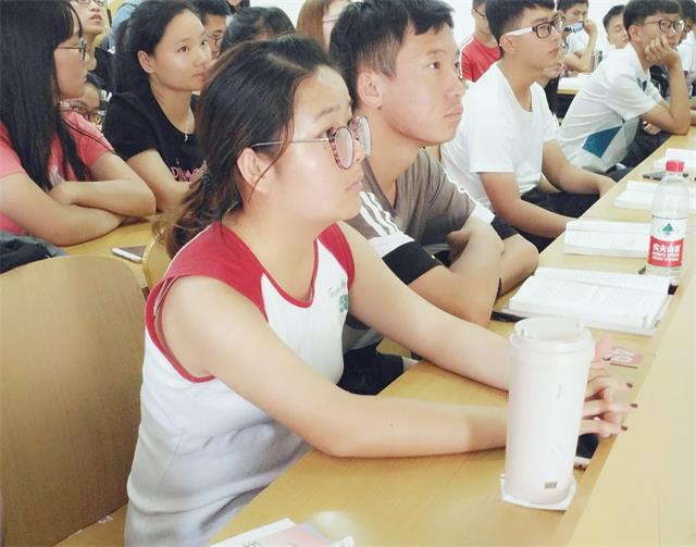 【辅导员说完满】守候你的一笑倾城 ——环科系辅导员说完满之“我与舍友的二三事”系列活动
