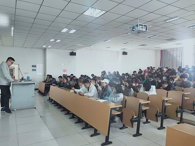 【辅导员说完满】梦想没有边界 舒适没有尽头——18级环设大家庭“辅导员说完满”