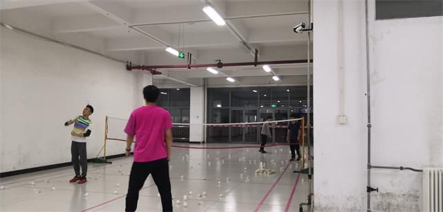 【完满班级】羽动你我 挥洒青春汗水——艺术传媒学院视觉1804班“青春洋溢，羽你想伴”羽毛球大赛完满活动