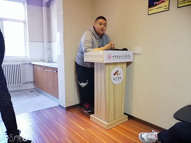 欢聚一堂 畅想未来——物联1801班举办主题班会