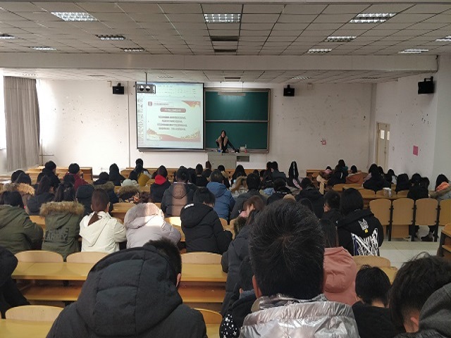 【辅导员说完满】铭记国家宪法日 做到宪法在心中——食品与环境学院2017级辅导员说完满