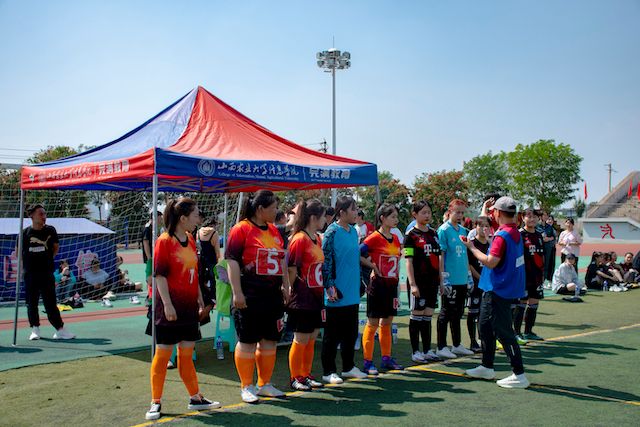 竞技绿茵场 激情人生——第四届“新生杯”足球联赛艺术传媒学院比赛纪实