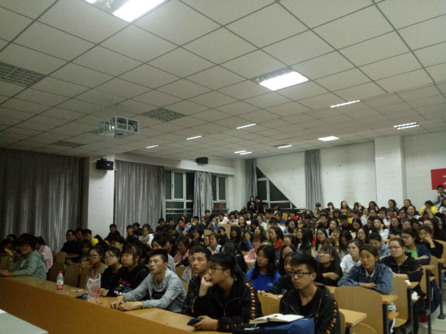 【社团快讯】大学生红十字会开展“送金融知识进校园”宣传活动