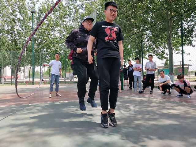 【完满班级】“跃动青春 活力无限”团队协作之跳大绳比赛