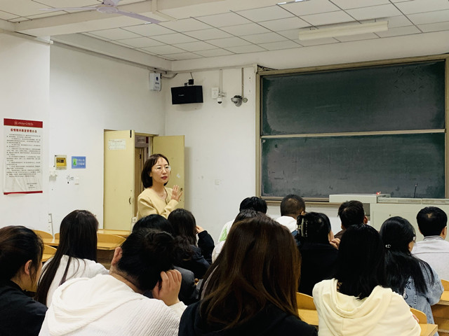 【辅导员说完满】以自我选择 抉择人生道路——淬炼·国际商学院2021级辅导员说完满活动