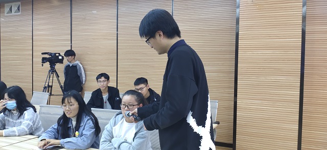 第三十期“创客视界”传媒沙龙：百名师生共话影视摄影技巧