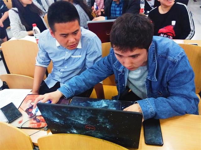 换种完满方式 解锁“智慧信院”新成就——机电工程系举行“智慧信院”APP解疑释惑活动