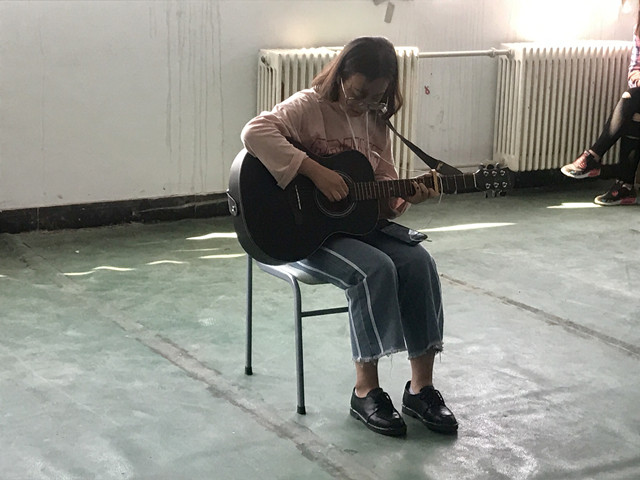 音与韵 触动心灵的琴弦——外语系9月完满班级活动