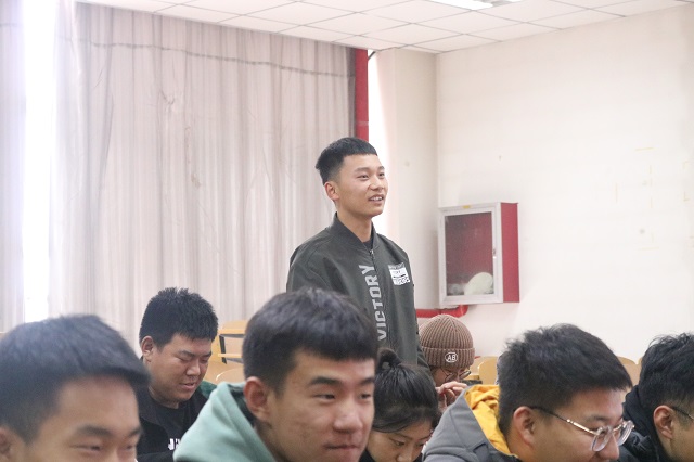 【辅导员说完满】铸造奋斗之魂 绽放理想之花