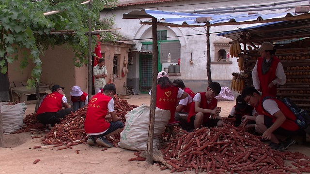 探望孤寡老人 用陪伴与孤独“细语”——远景学院“青春心向党 建功新时代”三下乡之行