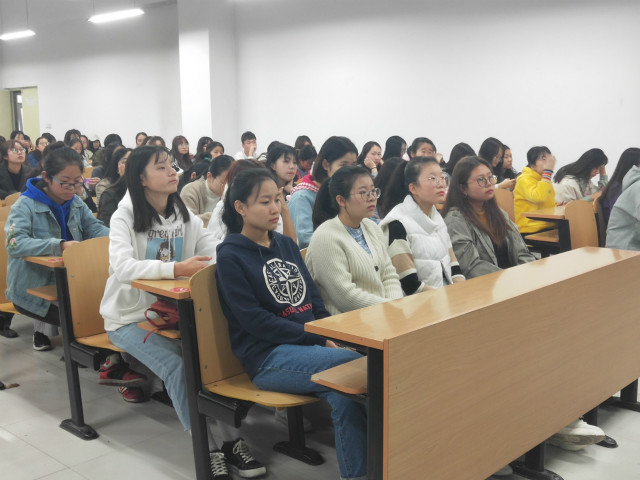 【辅导员说完满】诲人不倦 循循教之——2018级外语系辅导员说完满