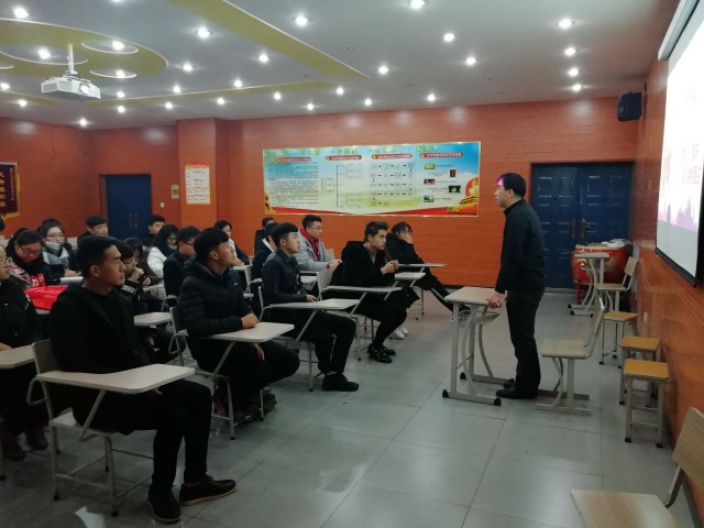 【辅导员说完满】艺术点亮青春 拼搏成就梦想——艺术传媒系举办2017级环设专业“辅导员说完满”活动