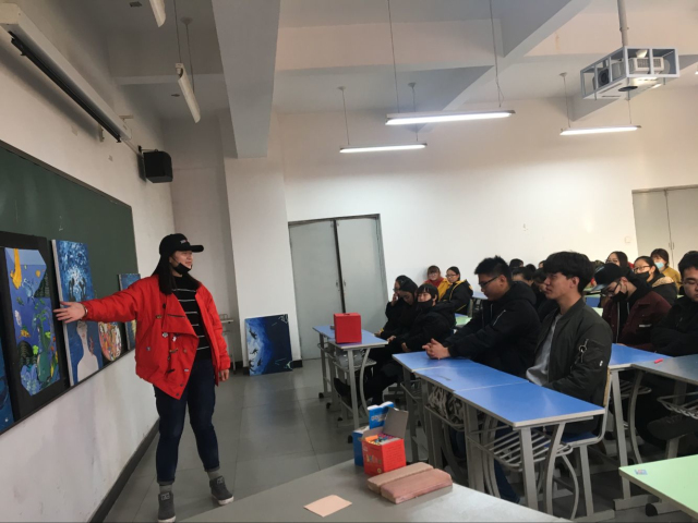 共赏佳作较高下——艺术传媒系视觉1601-1604班“美与创意同行”作品 创意比拼完满班级活动