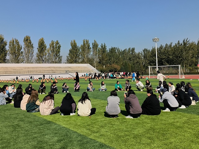 【完满团支部】恰百年风华正茂 启新程青春奋进——商务英语学院英语2215班完满团支部活动