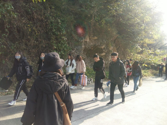 【完满班级】登高望远 一路同行——艺术传媒学院环境设计1702班举办完满班级活动