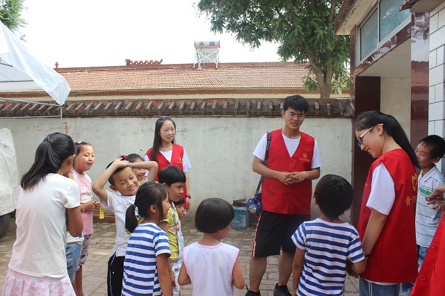 【三下乡】身体力行勤浇灌 支教花开别样红——远景学院“科技支农团”三下乡之行