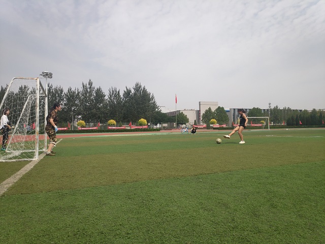 释放激情 玩出青春——第八届“新生杯”女子五人制足球联赛