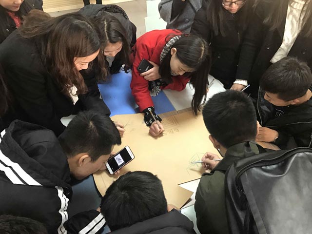 【完满班级】“画”里有“话”妙趣多——艺术传媒系环设1603班举办“白半袖上画信院”创意绘画活动