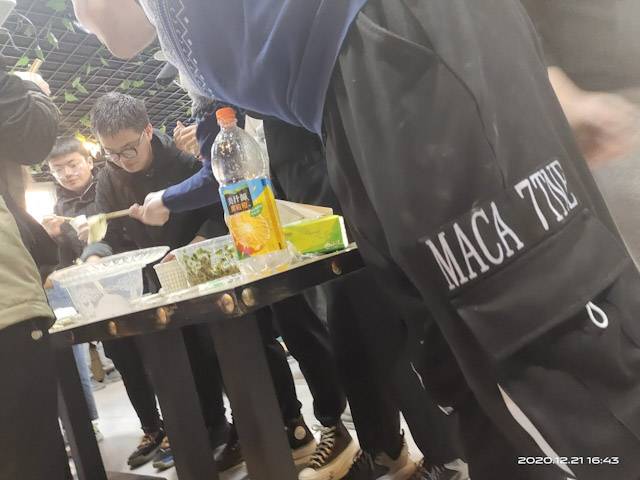 【完满班级】冬至到 吃水饺——智能工程学院电子2001班机器人2001班完满班级活动