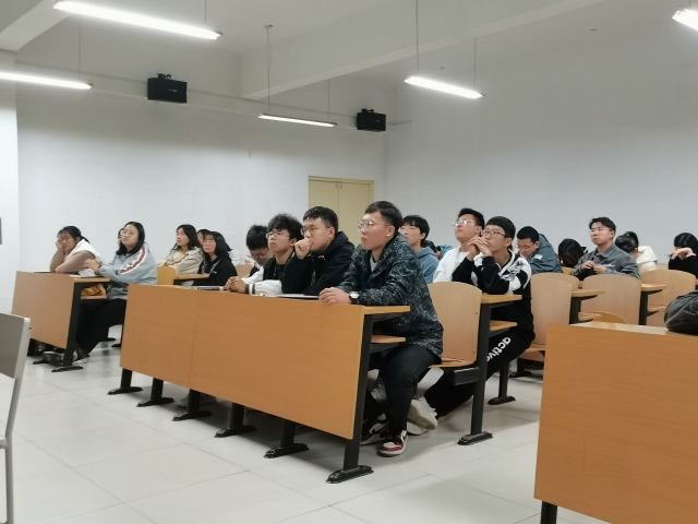 学长计划第906期:书香润心灵 阅读促成长——智能工程学院第一百二十四期学长计划“《乔布斯传》阅读分享会”