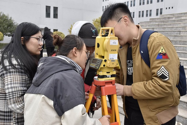 方寸之间 各施风采——食品与环境学院第五届“测方寸绘方圆”土地测量大赛