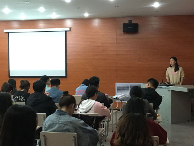 【辅导员说完满】展旗再出发 重塑完满路——艺术传媒系2015级举办辅导员说完满活动