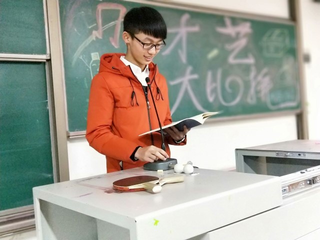 【完满班级】巧手打造废杂物  奇思妙想改新颜——淬炼商学院“创”享青春主题活动（二十三）