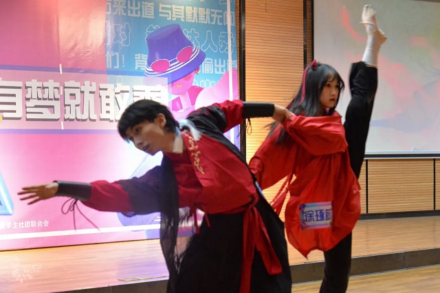 【达人秀】主画面+候选团海报超强发布内附专访“一张王炸”组合!