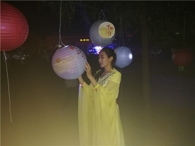 三节相同庆 绽放月柔情——机电工程系首届“花灯会”灯花空绞 沉醉遗梦
