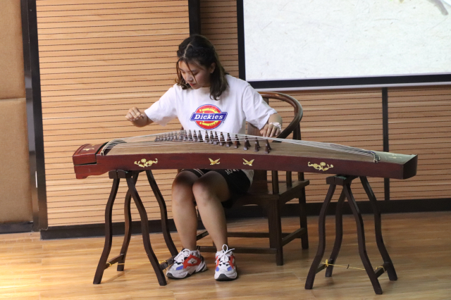 华韵书墨佳话传 华夏儿郎当自强——经济与管理学院举办第二届经典文化传颂竞演