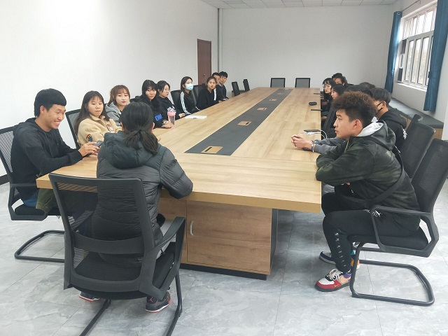 “枫”落信院 “缘”聚社团——89家学生社团相继召开社团见面会