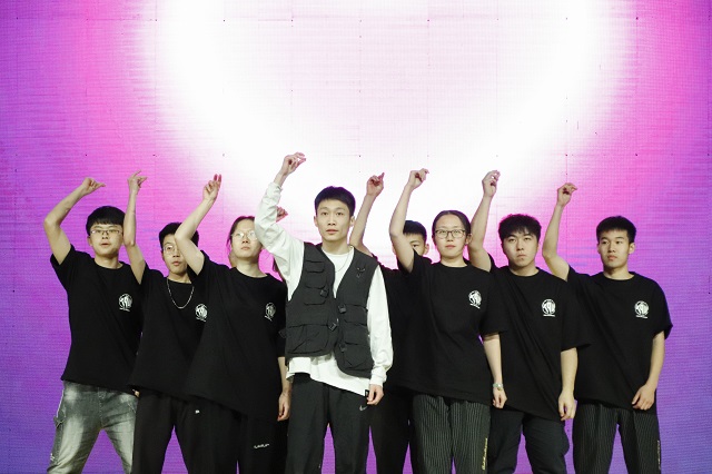 【达人秀】齐聚达人盛典 狂欢之夜见证“年度达人”诞生