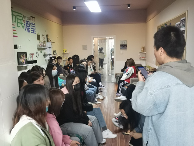 【完满班级】“爱心兑换机”——淬炼商学院营销1901班完满班级活动